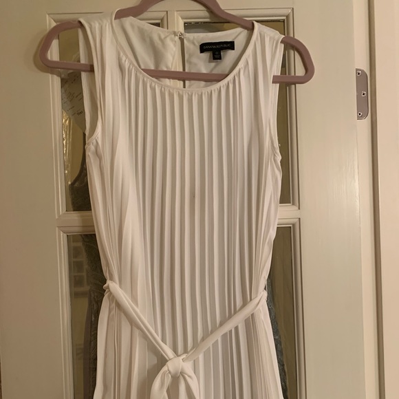 Banana Republic Dresses & Skirts - Banana Republic white dress 0 pleated